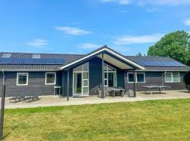 16 person holiday home in Rømø