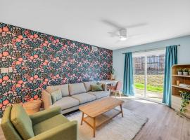 The Juniper - Cozy Condo, 2 Beds, Patio, Free Parking, Near UGA, hotel in Athens