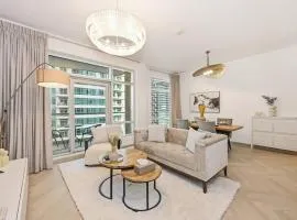 Ultra Modern Downtown Residence Steps Away from Burj Khalifa and Dubai Mall