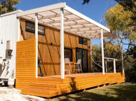 Whittle Home - NEW TINY HOME, hotel in Robe