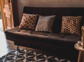 Vale das Araucárias - Tijolinho Chalet - with Ofurô, Hotel in Itamonte