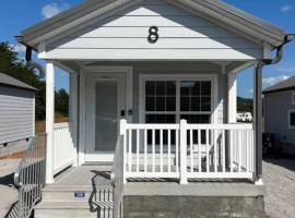 Serene Tiny Home - Biker-Friendly, Close to Skyway, hotel a Tellico Plains