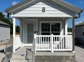 Serene Tiny Home - Biker-Friendly, Close to Skyway