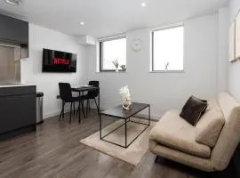 Luxury Apartment - Free Parking & GYM - Sleeps 4