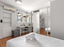 Convenient Double Ensuite Room - Peakhurst, Hotel in Peakhurst