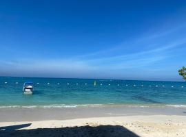 Amora Beach, glamping en Bar&uacute;