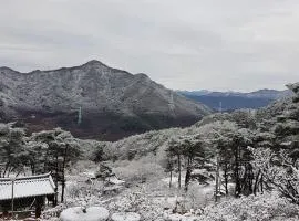 Miryang Todam Hanok