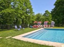 The Magnolia Cottage seasonal heated pool