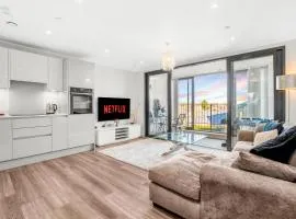 2 Bed & 2 Bath, FREE Parking - 10 Min to Brentford Stadium