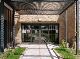 Quality Suites Ploërmel, ξενοδοχείο σε Ploermel