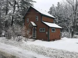 Rustic Cabin in between MountSnow & Stratton