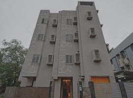 Super Townhouse Hotel All In One Near City Centre Salt Lake, hotel in Kolkata