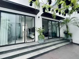 Cozy Boutique Chilling