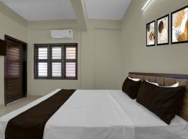 Hotel O Engineering College Sreekaryam Formerly B S Plaza, hotel v destinaci Kazhakuttam