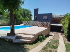 Casa 2 dormitorios con pileta, ξενοδοχείο σε Villa Giardino