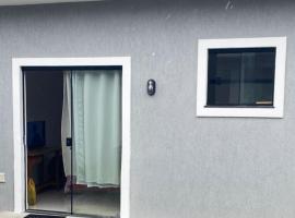 Suíte privativa aconchego a alguns passos da praia, Hotel in Maricá