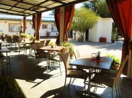 Omaruru Guesthouse、オマルルのホテル