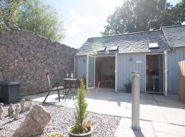 Glenernan Self Catering Cottages, hotel sa Ballater