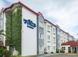 Microtel by Wyndham Batangas، فندق في Santo Tomas