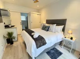 55 Albatross Guesthouse