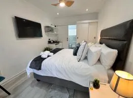 55 Albatross Guesthouse