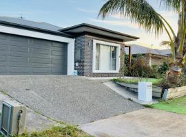 Mini farm house at Mangohill, hotel en North Lakes