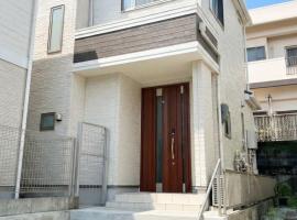 Riverside Mizukiリバーサイドミズキ، فندق في يوروما