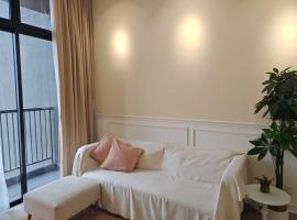 Brand New Minimalist Suite 3 Min Walk to CIQ, מלון שכולל ג׳קוזי בג'והור בהרו