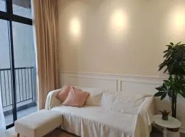 Brand New Minimalist Suite 3 Min Walk to CIQ