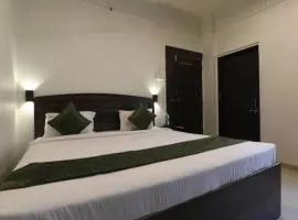 Suman Lodging near Mahalaxmi Temple, Kolhapur