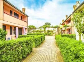 Bright apartment with pool near the sea