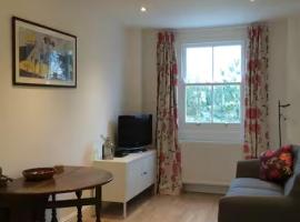 Lovely one bed apartment in Ealing W7, hotel in Greenford