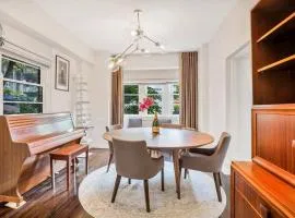 Henrietta's Gem - Close to cafes, shops and more