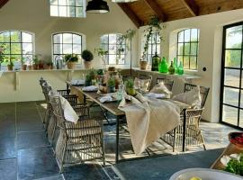 Traditional Farmhouse In The Heart Of Österlen, hotel i Gärsnäs