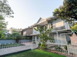 Villa Trizi by Palette Homes | 4BHK | Pvt Pool with Gazebo, Ferienwohnung in Lonavla