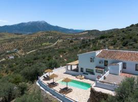 Centenary House With Views Of La Maroma In Cútar โรงแรมในCútar