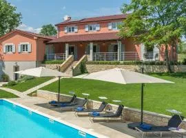 Villa Tre Colonne for 10 persons in Central Istria with 60 m2 private pool & sauna