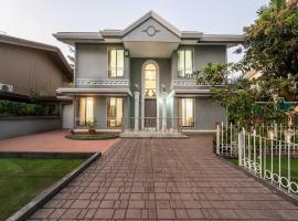 Villa Trizi by DanCenter | 4BHK | Pvt Pool with Gazebo, hotel v destinaci Lonavala