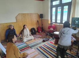 DharteHouse Villa for Conscious Living and Events, hotel din Dharamshala