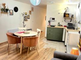 Maison de ville Chaleureuse au cœur de Chartres Netflix, garage vélos, Hotel in Chartres