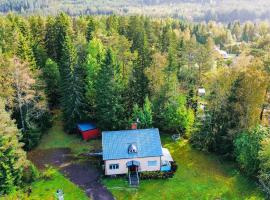 3 Bedroom Cozy Home In Lesjöfors, hotel v destinaci Lesjöfors