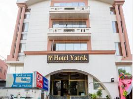 Hotel Yatrik，位于占西的酒店