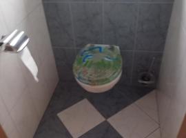 Eenpersoonskamerskamer, gezamenlijk gebruik badkamer en toilet, hotel v destinaci Thorn