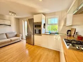 Holthart Town-House, Great for Groups, Families, Pets & Contractors