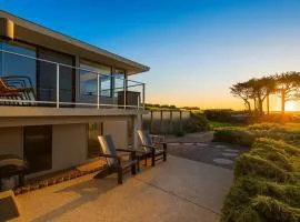 Coastal Tee Lodge by Sonoma Stays - Ocean Views