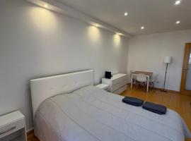 Quarto Relaxante e Agradável, hotel in Amora