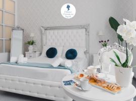 Palazzo Chiatamone, hotel in Naples