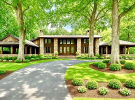 Luxor Mountaintop Cabin-Castle at Deep Creek Lake, Hotel in Oakland