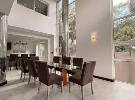 4 Bedroom Luxury House in Sandton