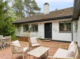 Modernised 70S Cottage In Forest Near Beach